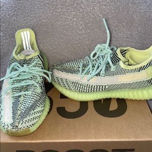 Yeezys Boost 350 V2 ‘Yeezreel Non-Reflective’ -